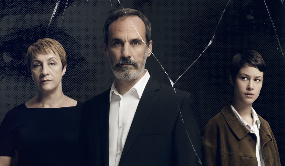 Da sinistra: Blanca Portillo (Alicia Castro), Francesc Garrido (Juan Elías) e Aida Folch (Eva Durán) nella locandina di 