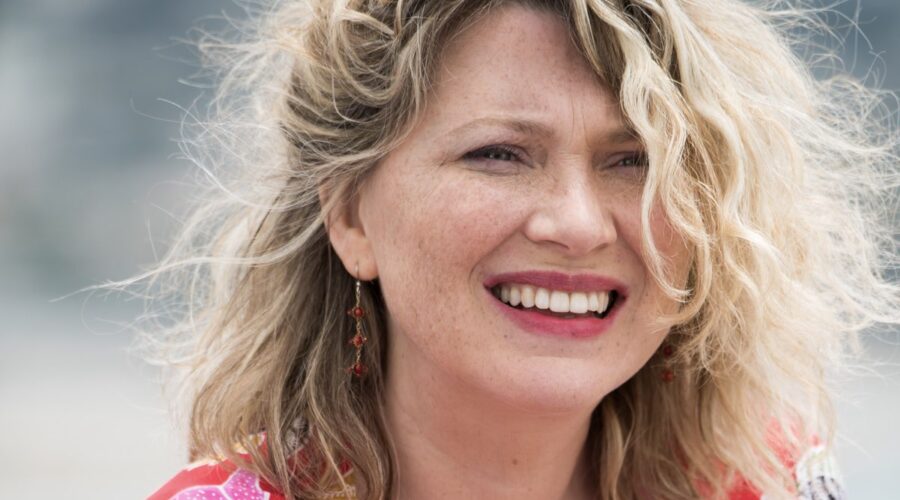 Cécile Bois (Candice Renoir) in una scena dell'ottava stagione di 