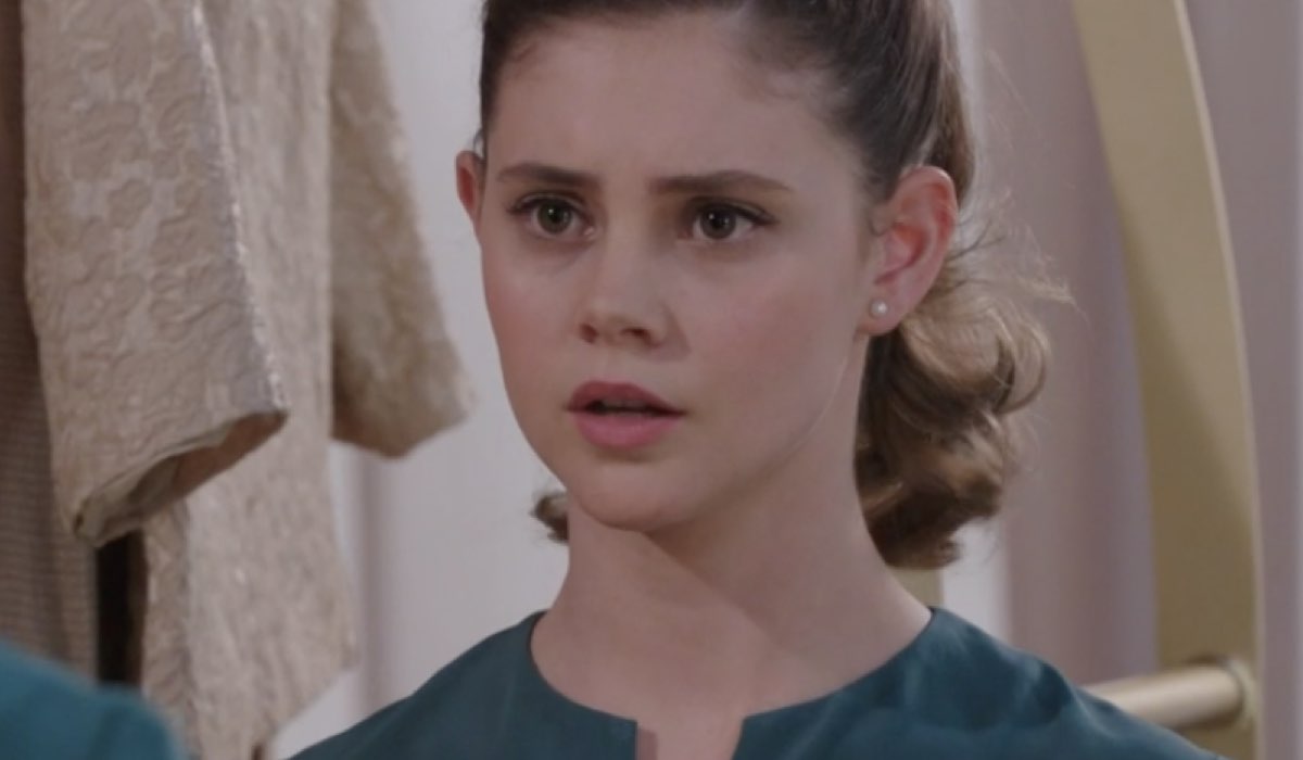 Elvira Camarrone (Clara Boscolo) in una scena della puntata 2 de 