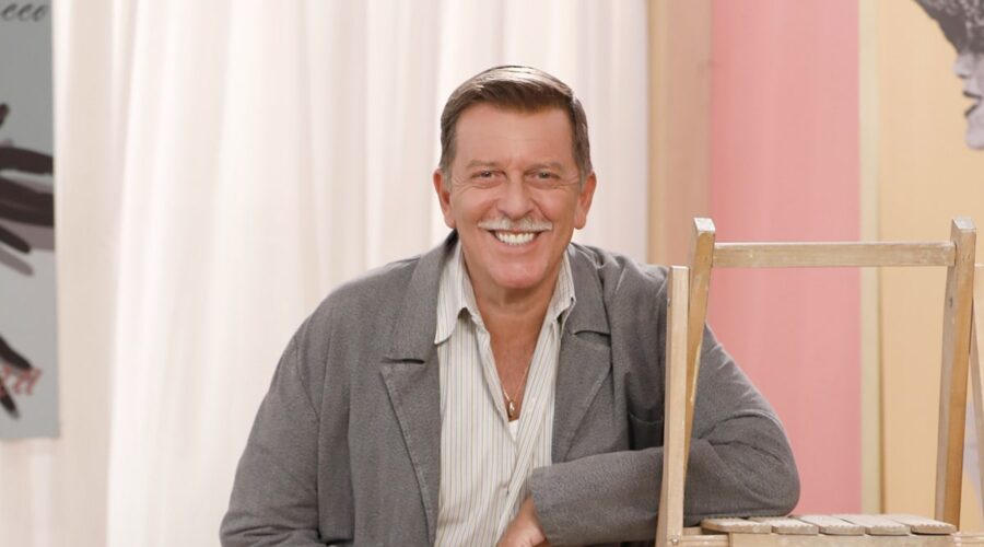 Pietro Genuardi (Armando Ferraris) in un posato per 