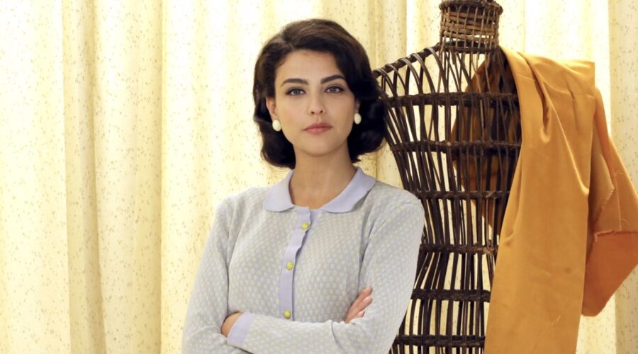 Chiara Russo (Maria Puglisi) in un posato per 