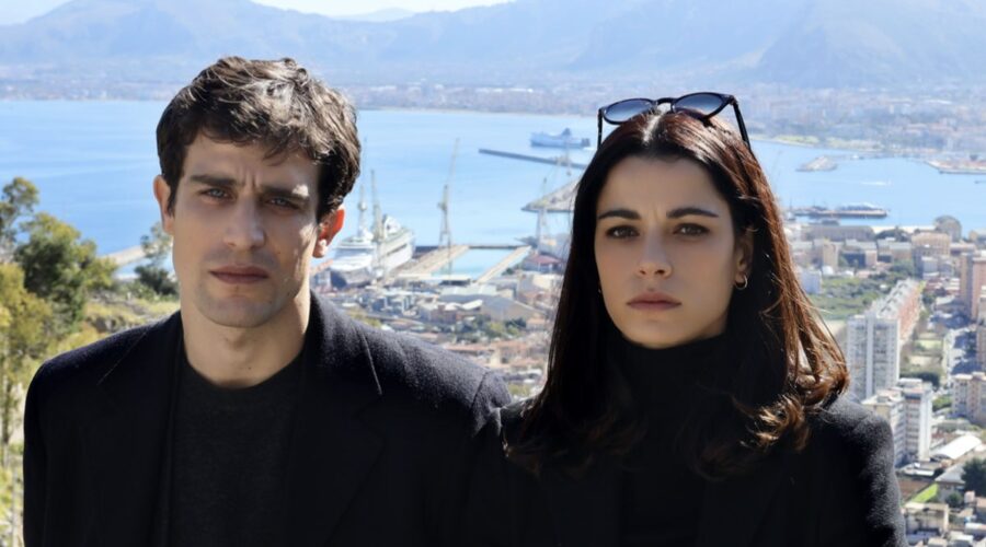 Da sinistra: Rosa Diletta Rossi (Maria Corleone) e Alessandro Fella (Luca Spada) in una scena della serie tv “Maria Corleone”. Credits: Taodue/Clemart/RTI Mediaset.