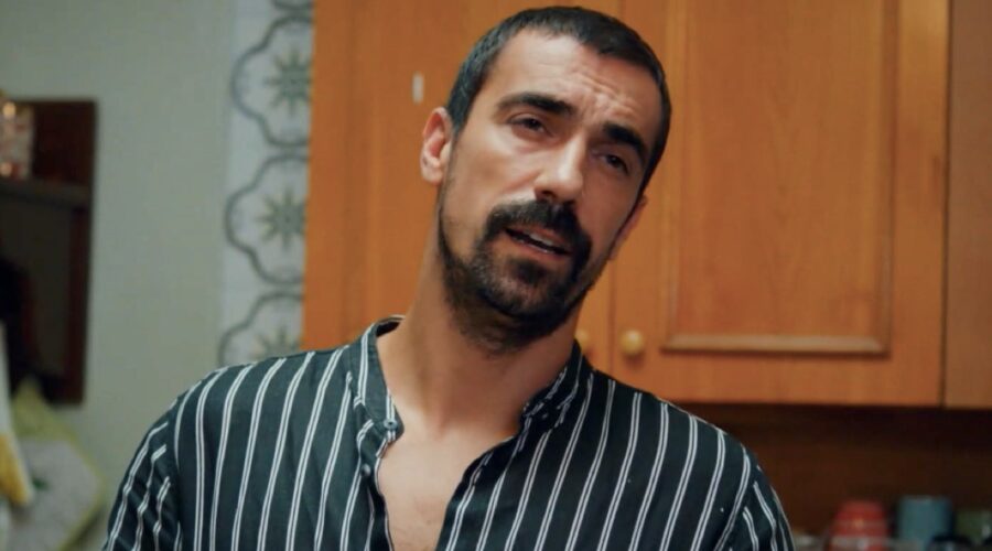 Ibrahim Celikkol (Mehdi) in una scena di “My Home My Destiny 2”. Credits: Cattura schermo/Mediaset Infinity.