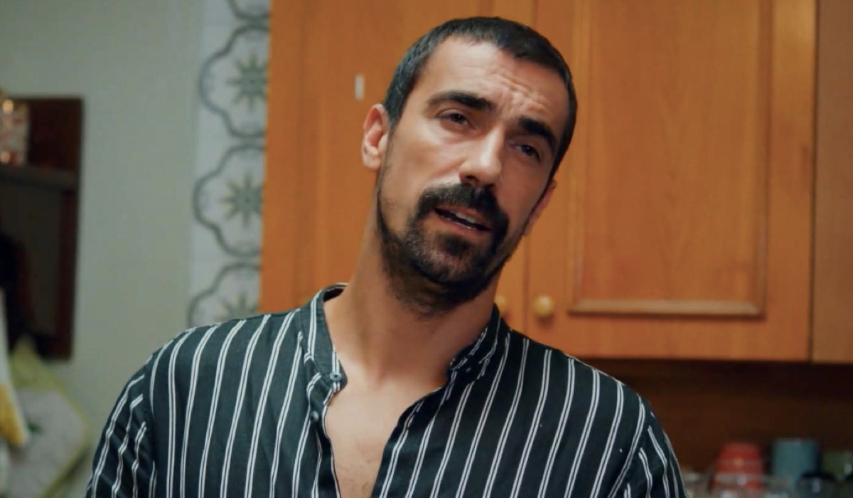 Ibrahim Celikkol (Mehdi) in una scena di “My Home My Destiny 2”. Credits: Cattura schermo/Mediaset Infinity.