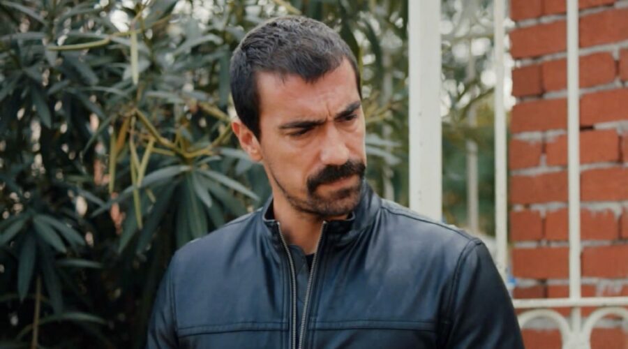 Ibrahim Celikkol (Mehdi) in una scena di “My Home My Destiny 2”. Credits: Cattura schermo/Mediaset Infinity.