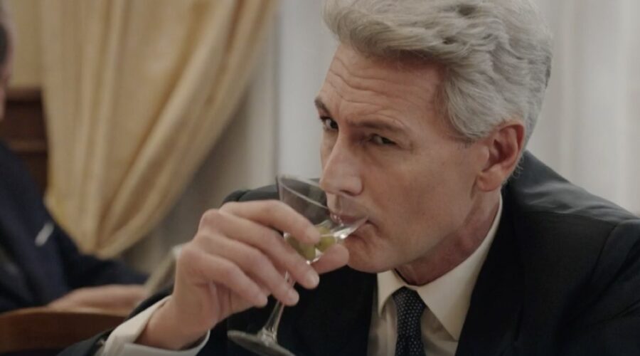 Roberto Farnesi (Umberto Guarnieri) in una scena della puntata 128 de 