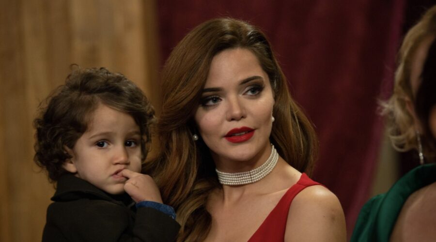 Hilal Altınbilek (Züleyha) in una scena di “Terra Amara”. Credits: Mediaset.