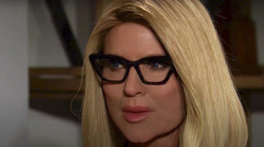 Sheila indossa una maschera per camuffare la propria identità in “Beautiful”. Credits: Cattura schermo/BBL Distribution.