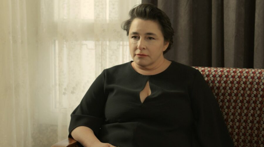 Esra Dermancıoğlu (Behice Hekimoğlu) in una scena di 