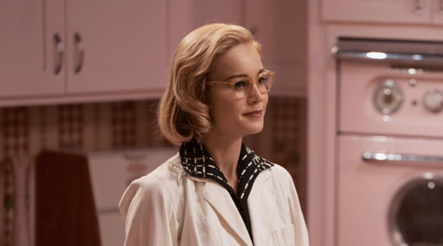 Brie Larson In Una Scena Di Lezioni Di Chimica Credits Apple Tv Plus