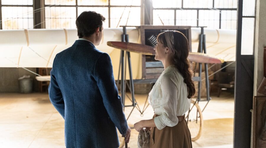 Da sinistra: Arturo Sancho (Manuel Luján) e Carmen Asecas (Catalina Luján) ne “La Promessa”. Credits: Bambú Producciones/RTVE/RTI Mediaset.