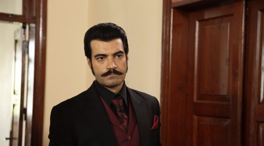 Murat Ünalmis (Demir) in una scena di ”Terra Amara”. Credits: Mediaset