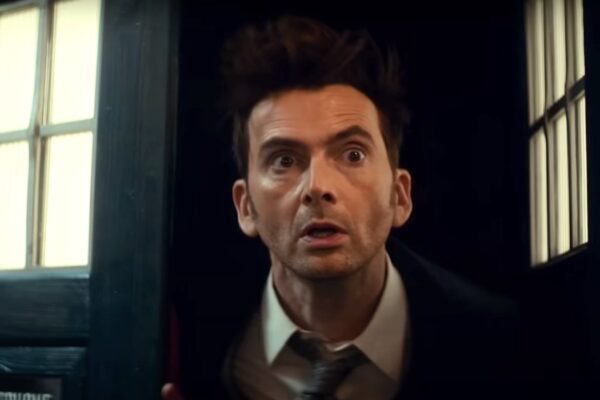 David Tennant in una scena degli Speciali di “Doctor Who” in uscita nel 2023. Credits: Disney+.