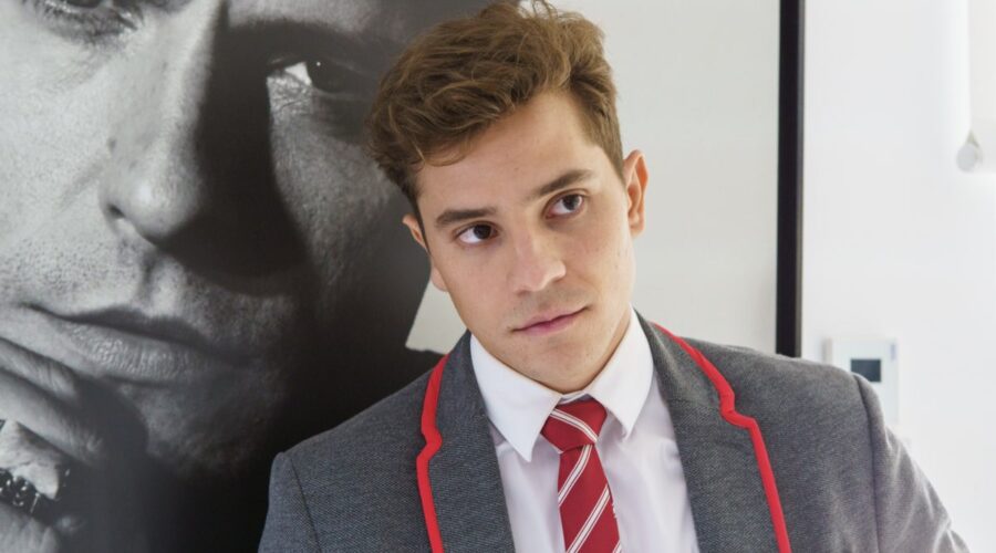 André Lamoglia interpreta Iván in “Élite”. Credits: Matías Uris/Netflix © 2021.