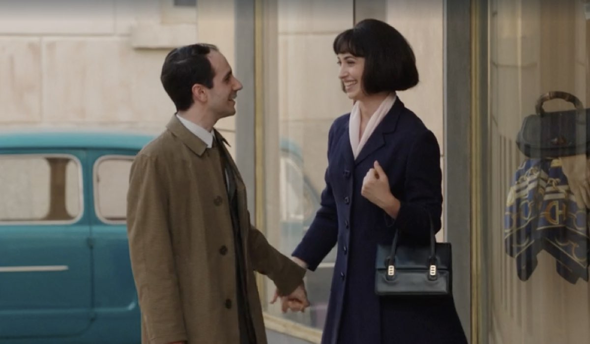 Da sinistra: il fidanzato misterioso e Clara Danese (Elvira Gallo) in una scena della puntata 17 de 