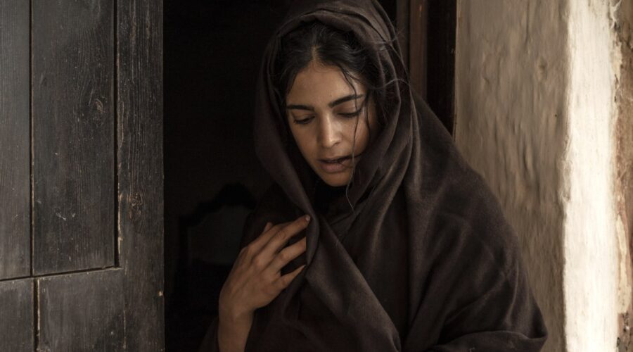 Ester Pantano (Giuseppina giovane) in una scena de