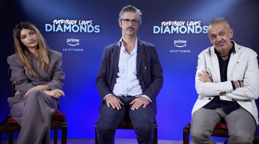 Da sinistra: Carlotta Antonelli, Kim Rossi Stuart e Gianluca Maria Tavarelli nell'intervista per “Everybody Loves Diamonds”. Credits: Tvserial.it.