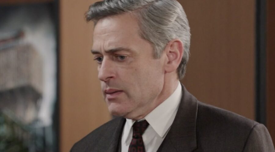 Massimo Poggio (Ezio Colombo) in una scena della puntata 143 de