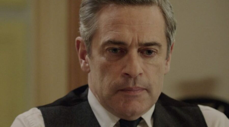 Massimo Poggio (Ezio Colombo) in una scena della puntata 158 de