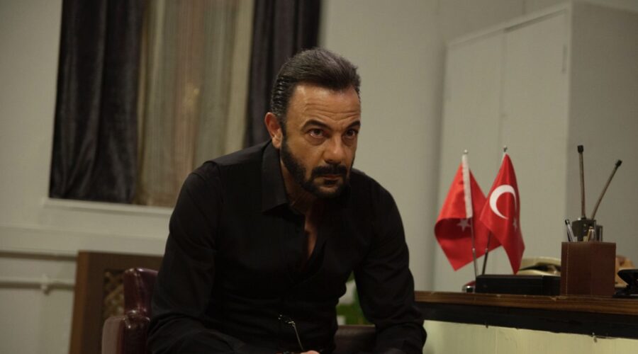 Kerem Alisik (Fekeli) in una scena di