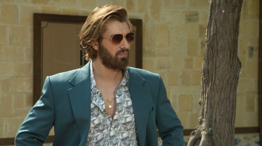 Fikret (Furkan Palali) in una scena di