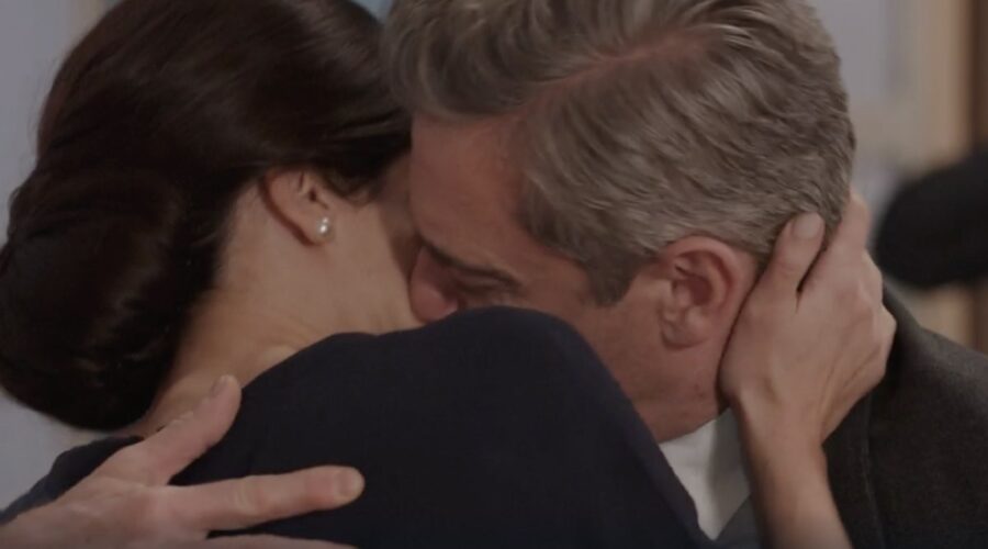 Da sinistra: Lara Komar (Gloria Moreau) e Massimo Poggio (Ezio Colombo) in una scena della puntata 112 de 