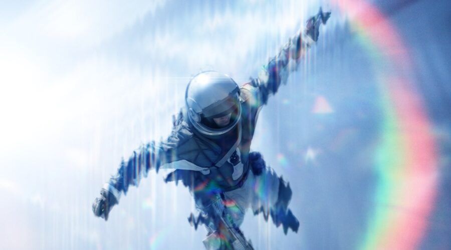 Un particolare della key art della seconda stagione di “Invasion”. Credits: Apple TV+.