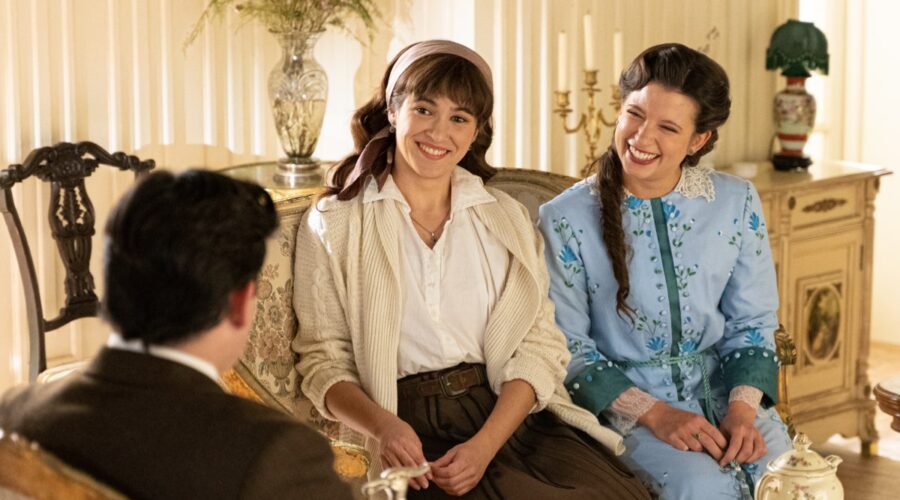 Da sinistra: Arturo Sancho (Manuel Luján), Carmen Asecas (Catalina Luján) e Amparo Piñero (Martina Luján) in una scena de “La Promessa”. Credits: RTI Mediaset.