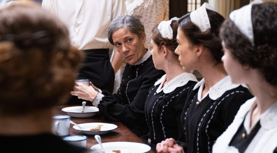 Marga Martínez (Petra Arcos) in una scena de “La Promessa”. Credits: RTI Mediaset.