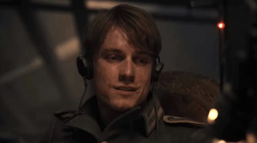 Louis Hofmann In Tutta La Luce Che Non Vediamo (2023) Credits Netflix