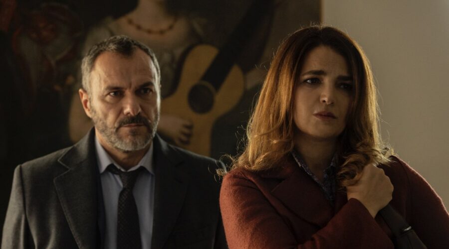 Da sinistra: Massimiliano Gallo (Luigi Palma) e Tosca D'Aquino (Ottavia Calabrese) in una scena de 