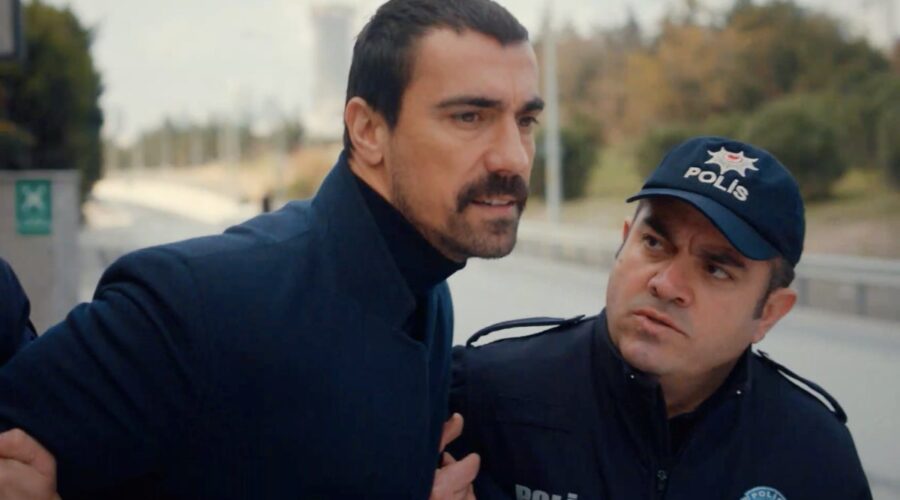 Ibrahim Celikkol (Mehdi) in una scena di “My Home My Destiny 2”. Credits: Cattura schermo/YouTube.