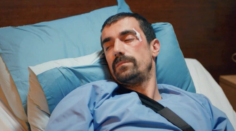 Ibrahim Celikkol (Mehdi) in una scena di “My Home My Destiny 2”. Credits: Cattura schermo/Mediaset Infinity.