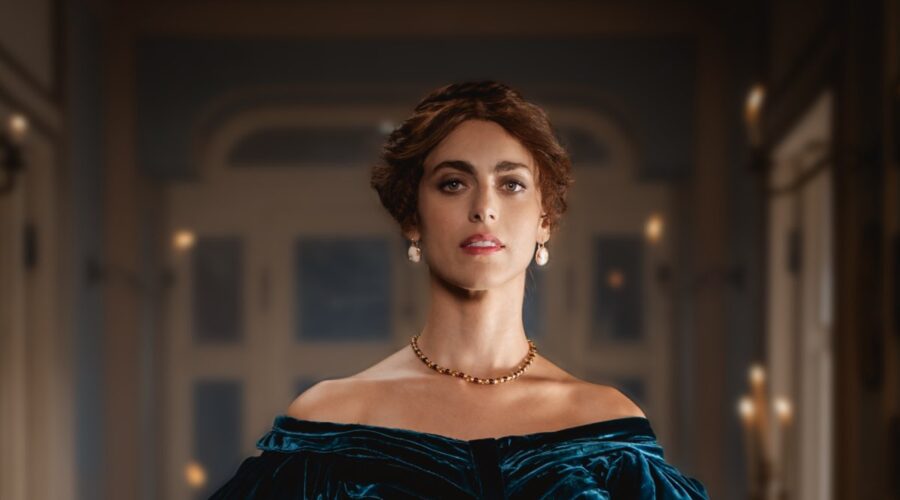 Miriam Leone in un posato per