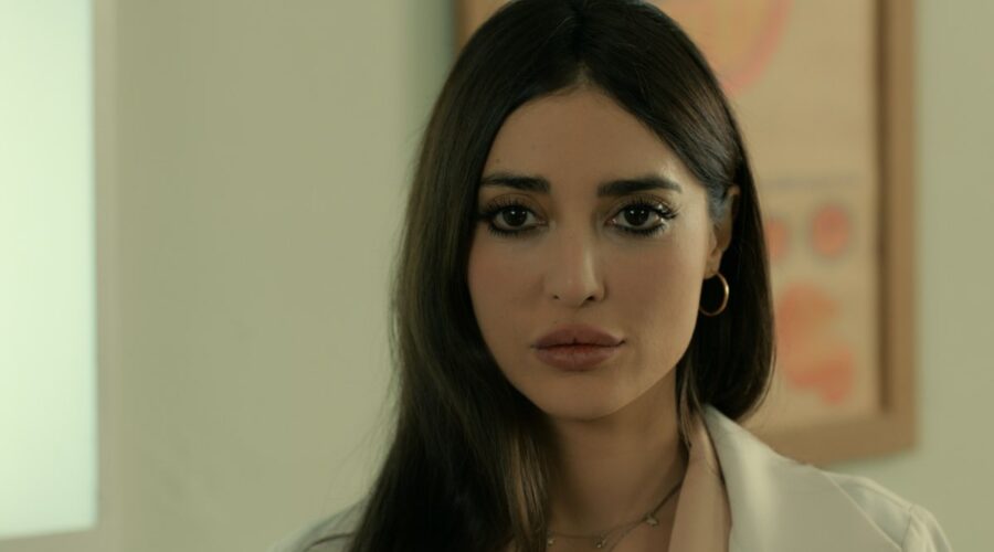 Melike İpek Yalova (Müjgan Hekimoğlu Akkaya) in una scena di 