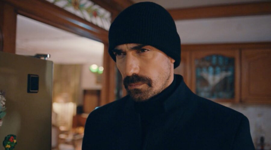 Ibrahim Celikkol (Mehdi) in una scena di “My Home My Destiny 2”. Credits: Cattura schermo/RTI Mediaset.