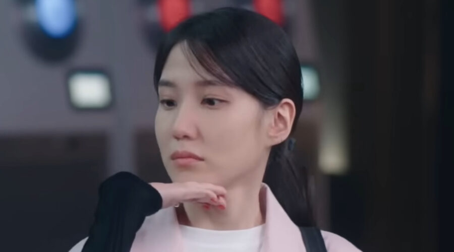 Park Eun Bin In Una Scena Di Castaway Diva Credits Netflix