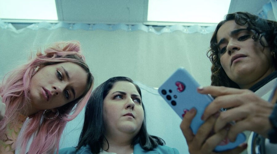 Paulina Gaitan, Azul Guaita E Melissa Hallivis In Maledetti Social Media Credits Prime Video