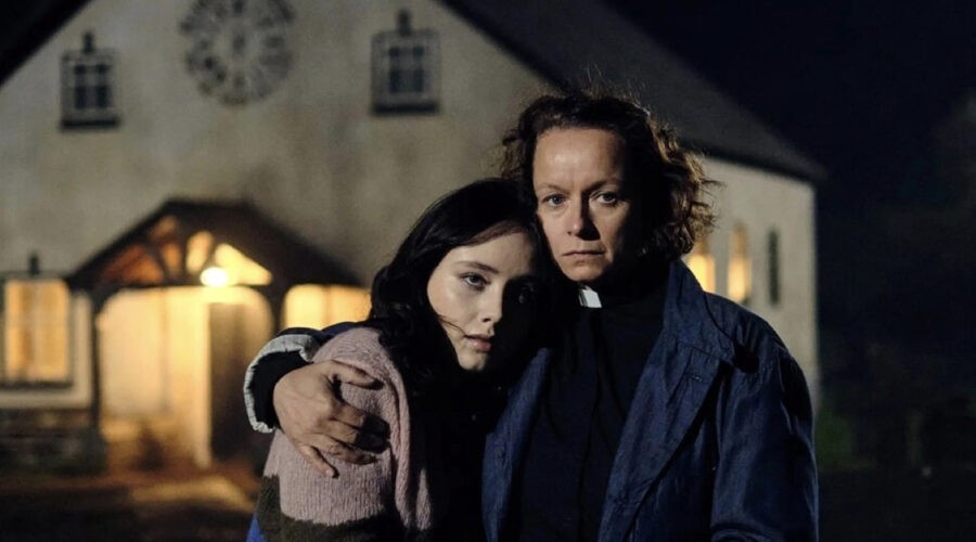 Samantha Morton E Lorelei Winterfrost In The Burning Girls Credits Paramount Plus