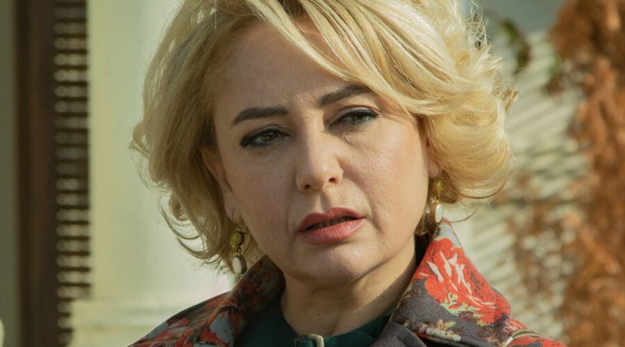 Sibel Tasçioglu (Sermin) in una scena di