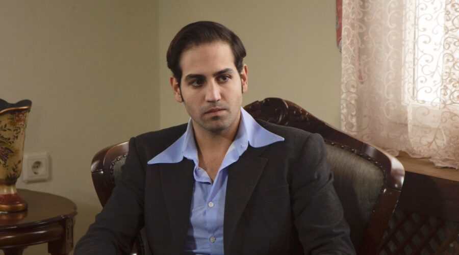 Aras Şenol (Çetin Cigerci) in una scena di “Terra Amara”. Credits: RTI Mediaset.