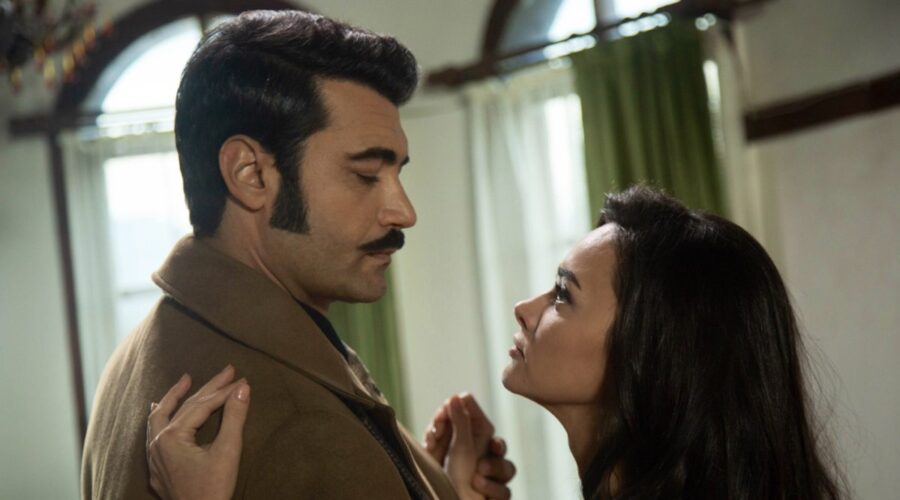 Da sinistra: Murat Ünalmis (Demir) e Hande Soral (Umit Kaharaman/Ayla Özden) in “Terra Amara”. Credits: RTI Mediaset.