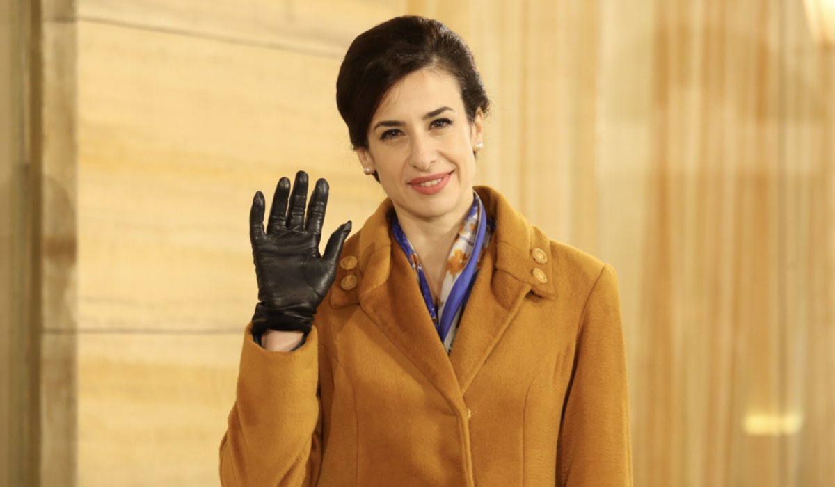 Lara Komar (Gloria Moreau) in un posato per 