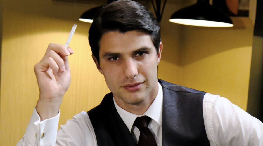 Pietro Masotti (Marcello Barbieri) in un posato per 