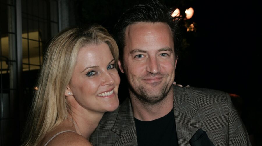 Da sinistra: Maeve Quinlan e Matthew Perry durante un'asta silenziosa per il Lollipop Theater Network in una casa privata a Beverly Hills, California, Stati Uniti. Foto di Donato Sardella/WireImage per Lollipop Theater Network.