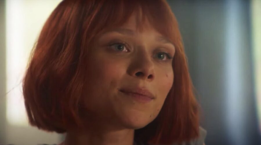 Ivanna Sakhno interpreta Vinca, qui in una cattura schermo del trailer di “The Reunion”. Credits: France 2/YouTube.