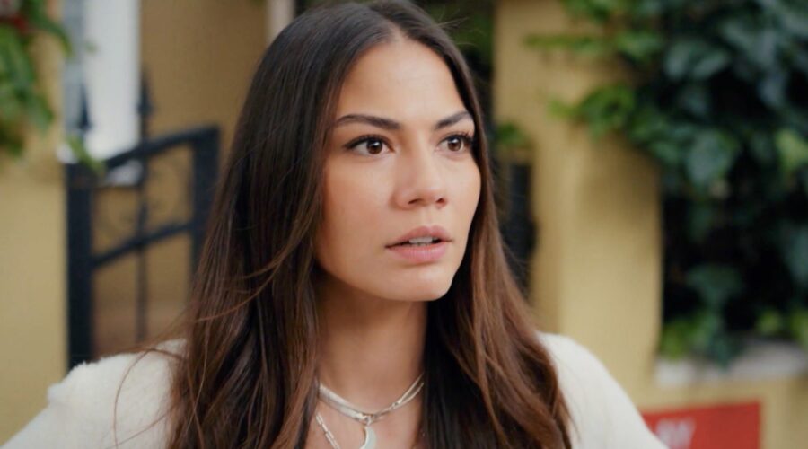 Zeynep (Demet Özdemir) in una scena di “My Home My Destiny 2”. Credits: Cattura schermo/Mediaset Infinity.