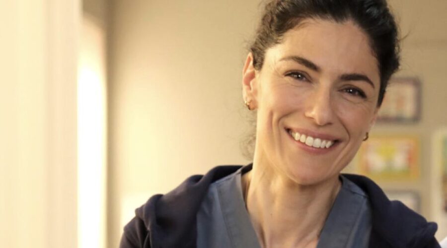 Anna Valle (Lea Castelli) in un posato per