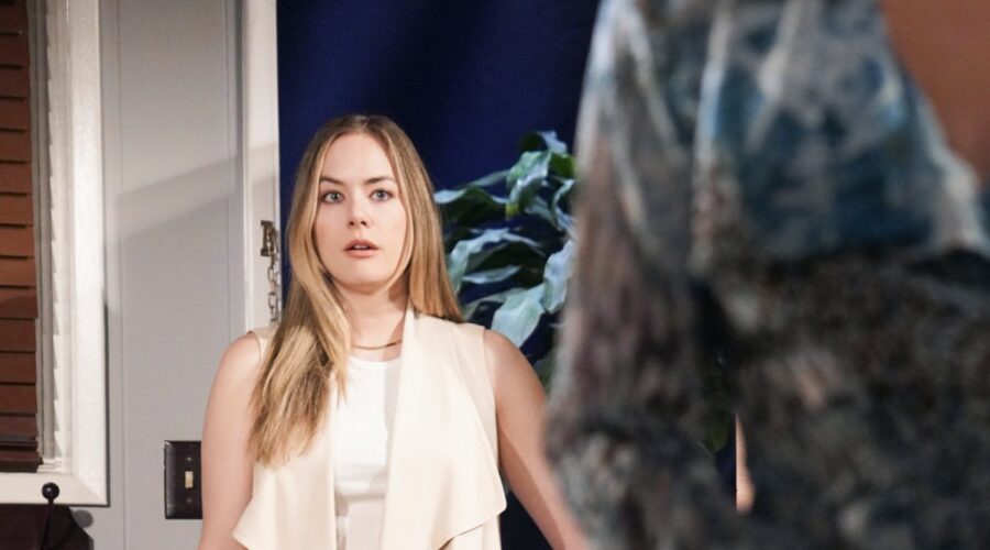 Da sinistra: Annika Noelle (Hope Logan) e Kimberlin Brown (Sheila Carter) in una scena di “Beautiful”. Credits: BBL Distribution/RTI Mediaset.