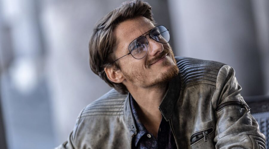 Antonio Folletto interpreta Aragona ne “I Bastardi di Pizzofalcone 4”. Credits: Francesca Cassaro/Rai Fiction.